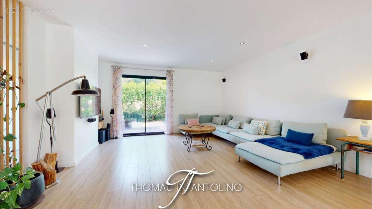 En exclusivite - plain pied - 3 chambres - sous sol - piscine - photo 8