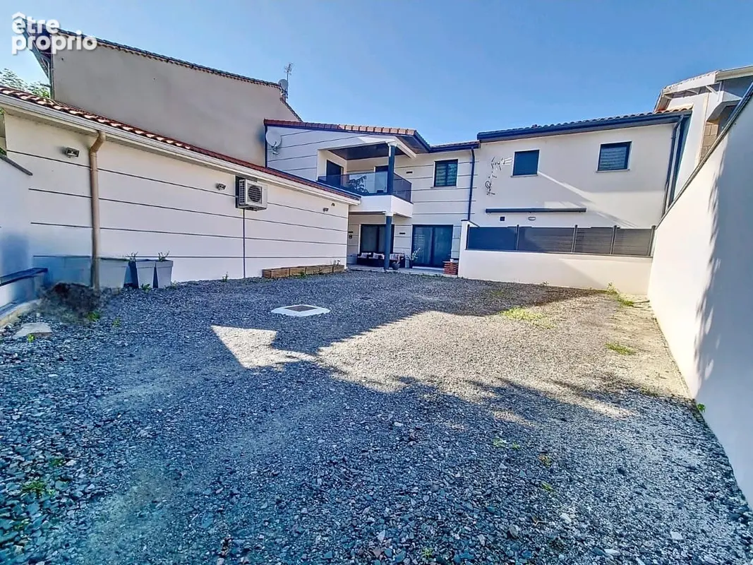 Maison de 5 pièces 197m² à vendre à SURY LE COMTAL - photo 2