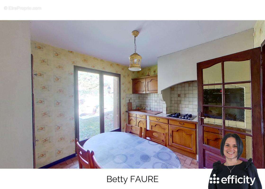 Maison à SAINT-GENEST-LERPT