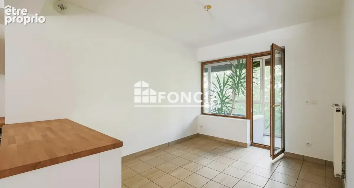 Grenoble – Boulevard Gambetta – Résidence Le Connétable – T3 de 74 m² avec terrasse et loggia - photo 5