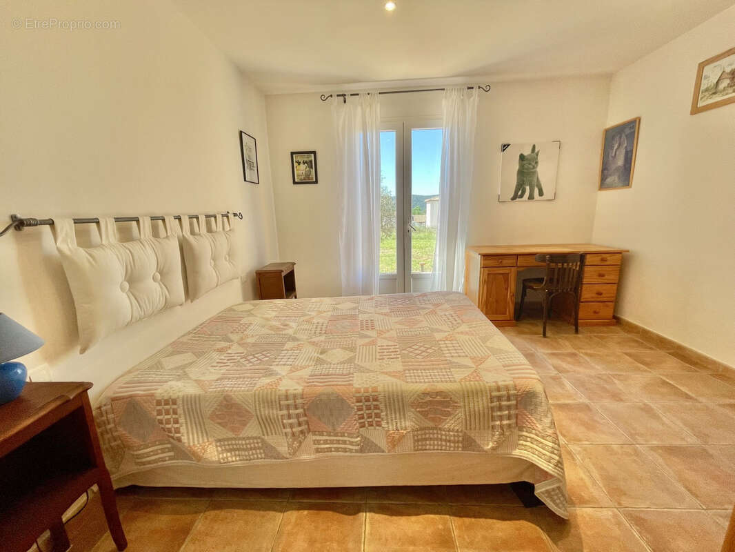 Maison à BAGNOLS-EN-FORET