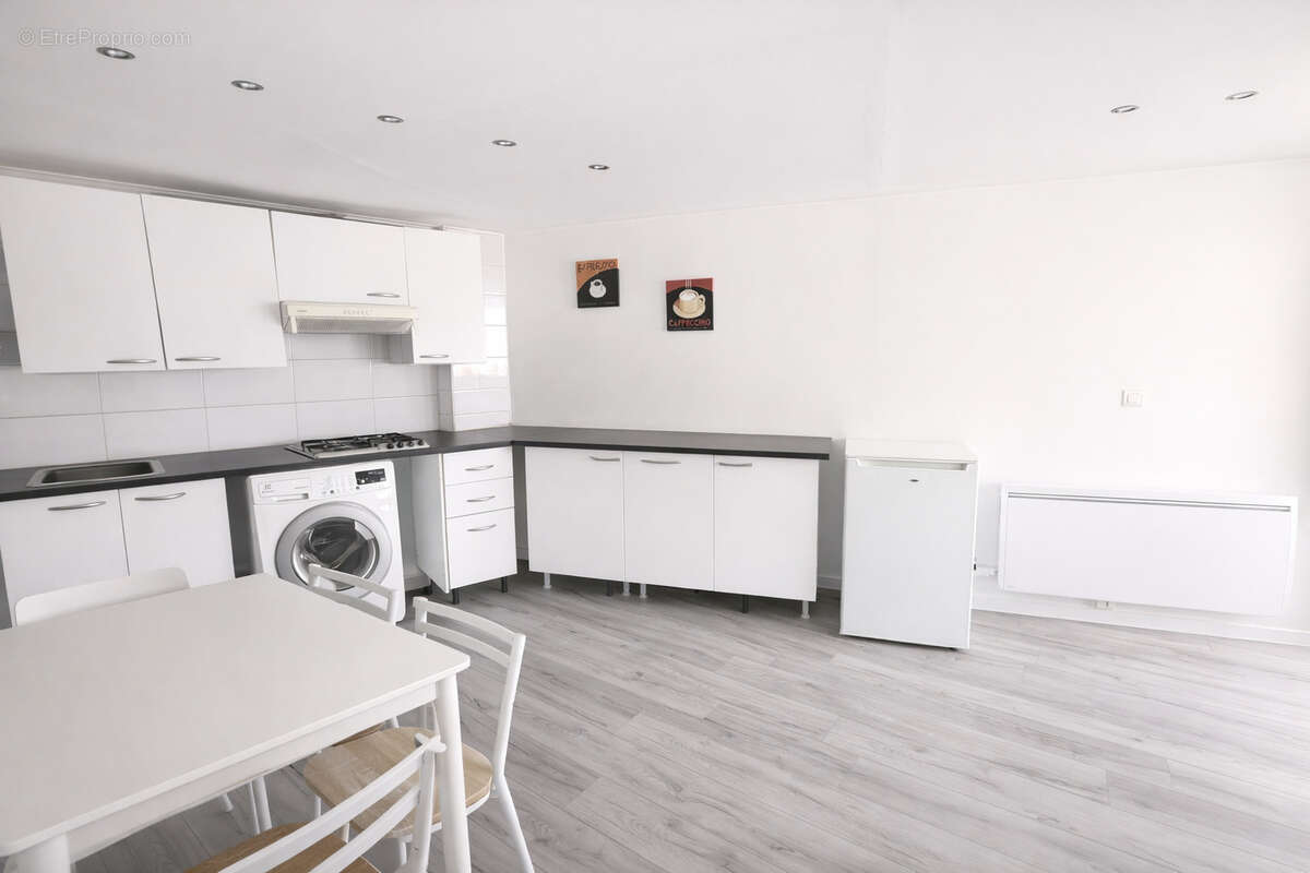 NÎMES   Grand'Rue   P2 60 m2 RDC   107 000 € - photo 3