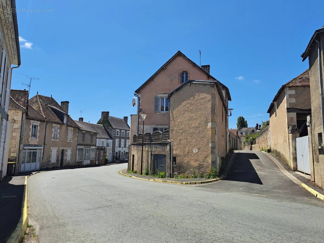 Maison à LA TRIMOUILLE