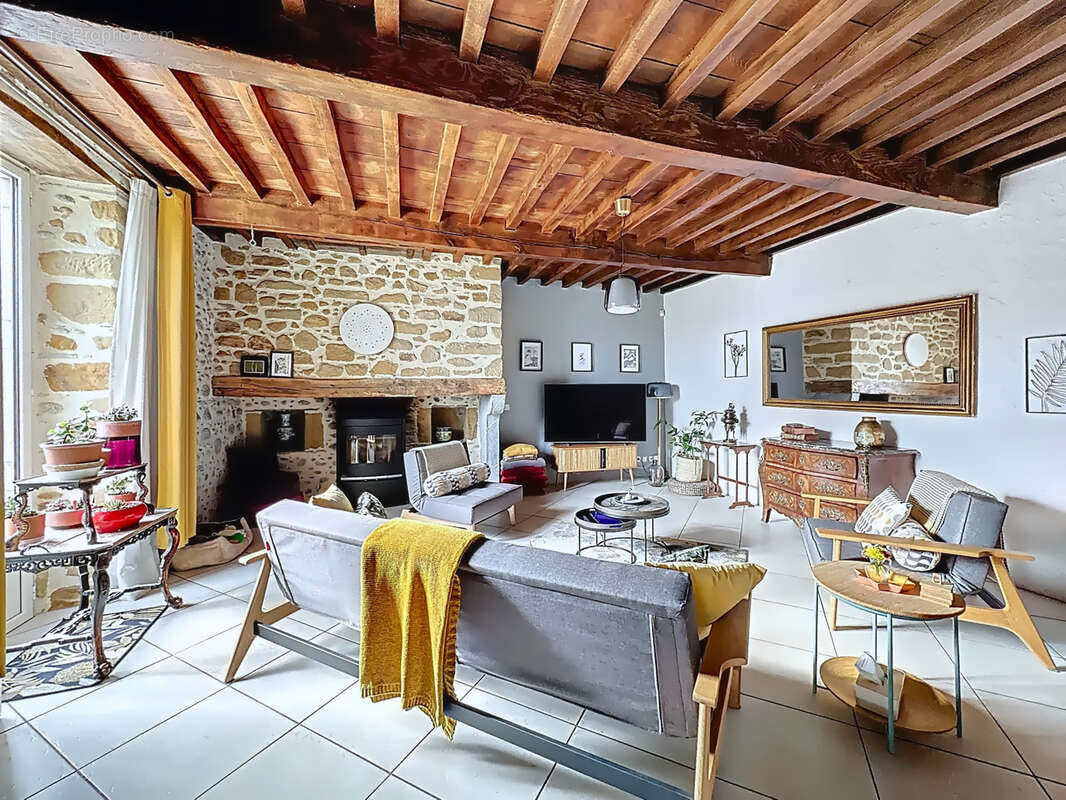 PROCHE NAY - Sublime Béarnaise rénovée avec granges & piscine - photo 5