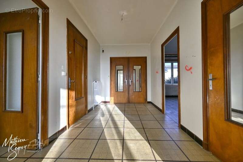 Appartement à CHARBONNIERES-LES-BAINS