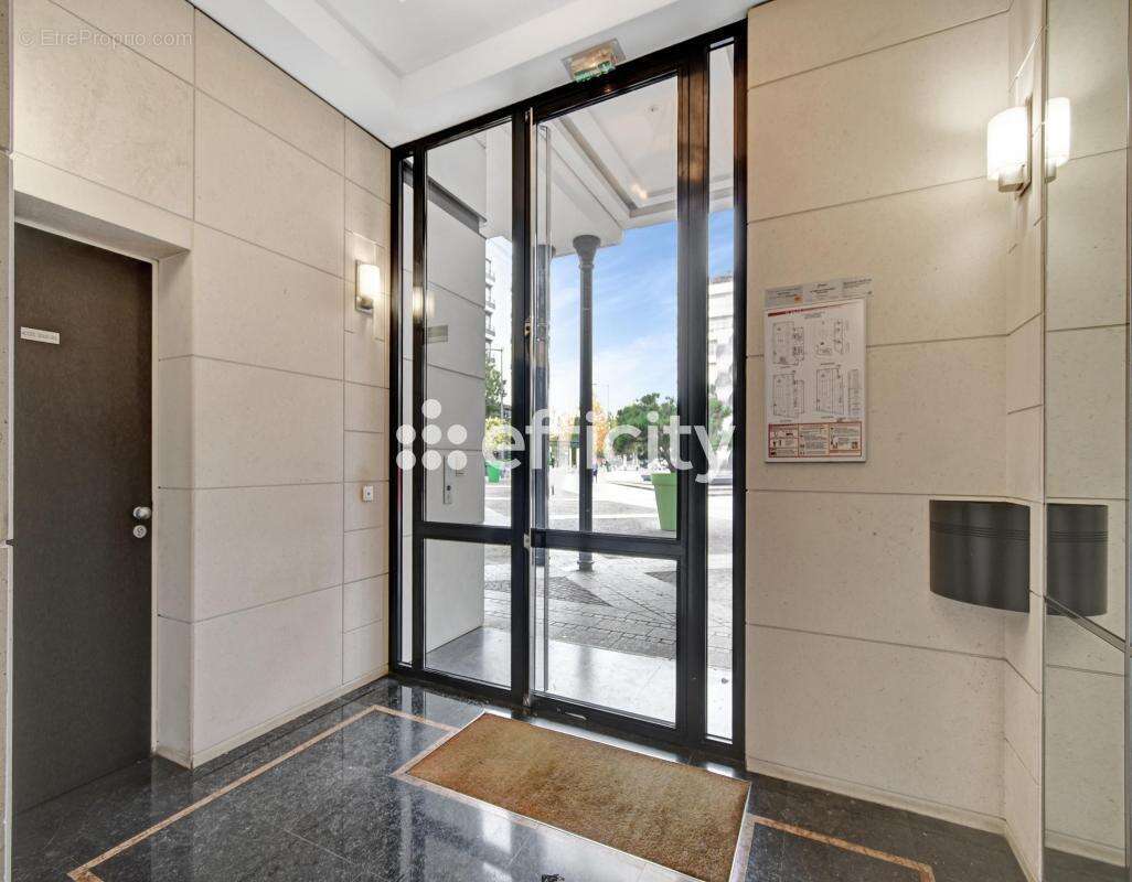 Appartement à COURBEVOIE