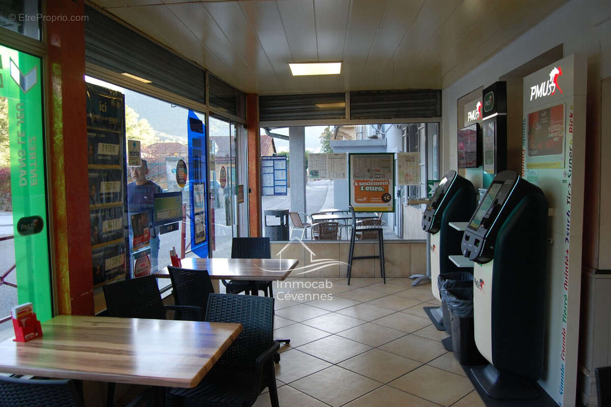 Commerce à LES SALLES-DU-GARDON