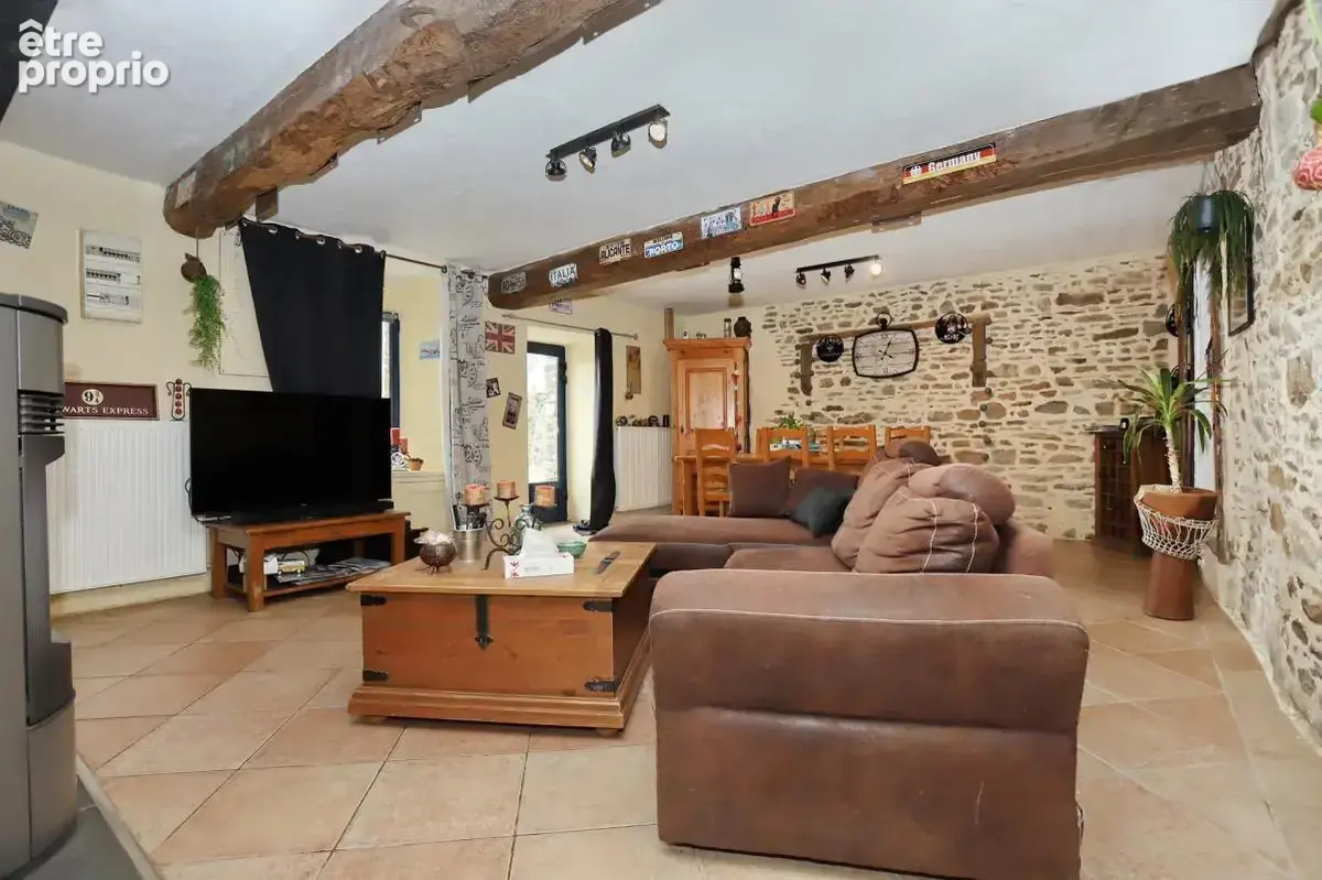 Maison de 194 m2 - 5 pièces - Martigné-Ferchaud - photo 4