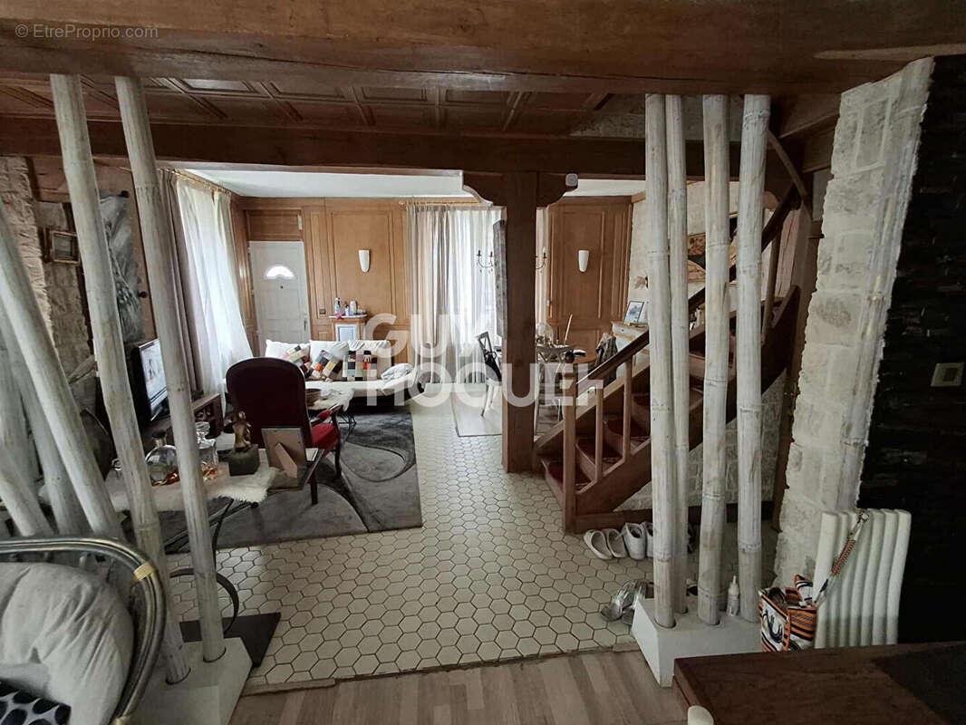 Maison à CRECY-SUR-SERRE