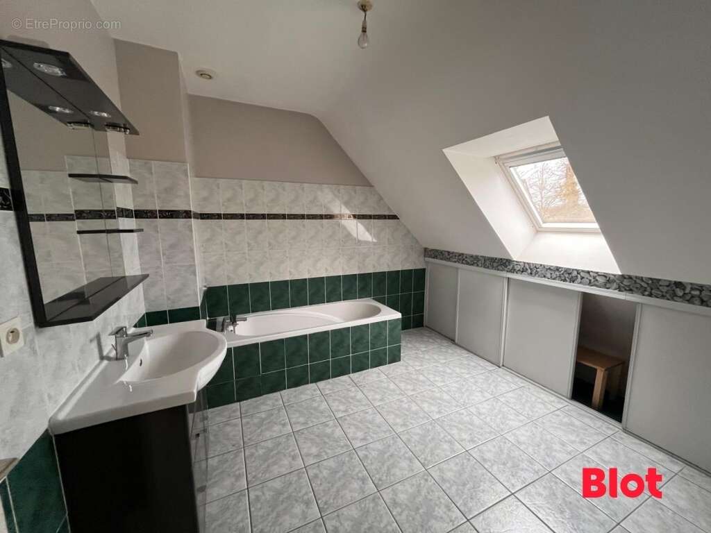 Maison à SAINT-ERBLON