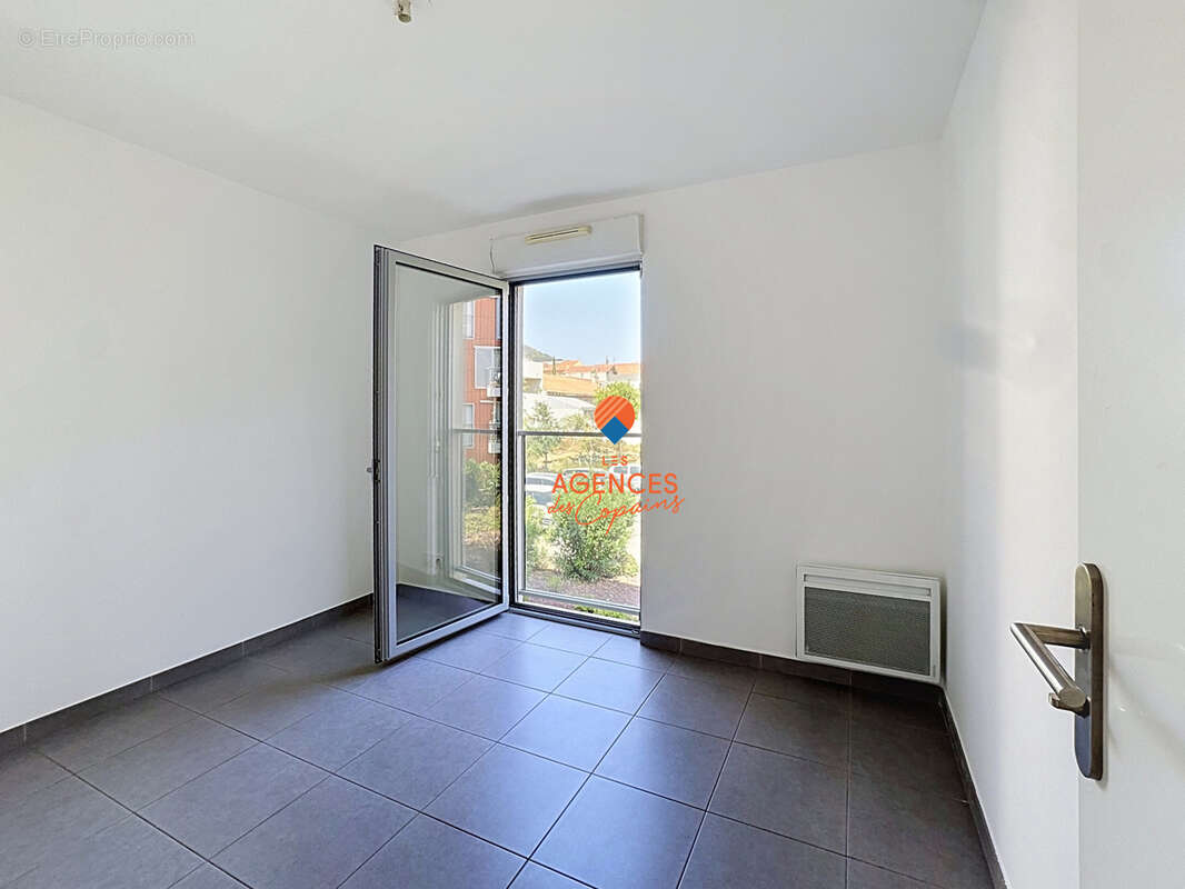 Toulon la loubiere  - magnifique type 3 avec terrasse et parking dans immeuble recent - photo 7
