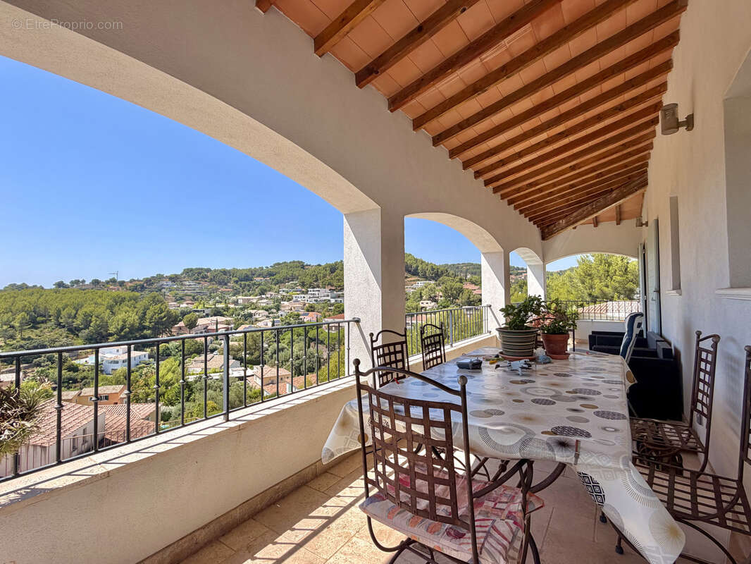 Bandol - Propriété avec vue mer panoramique, piscine à débordement et ascenseur intérieur - photo 18