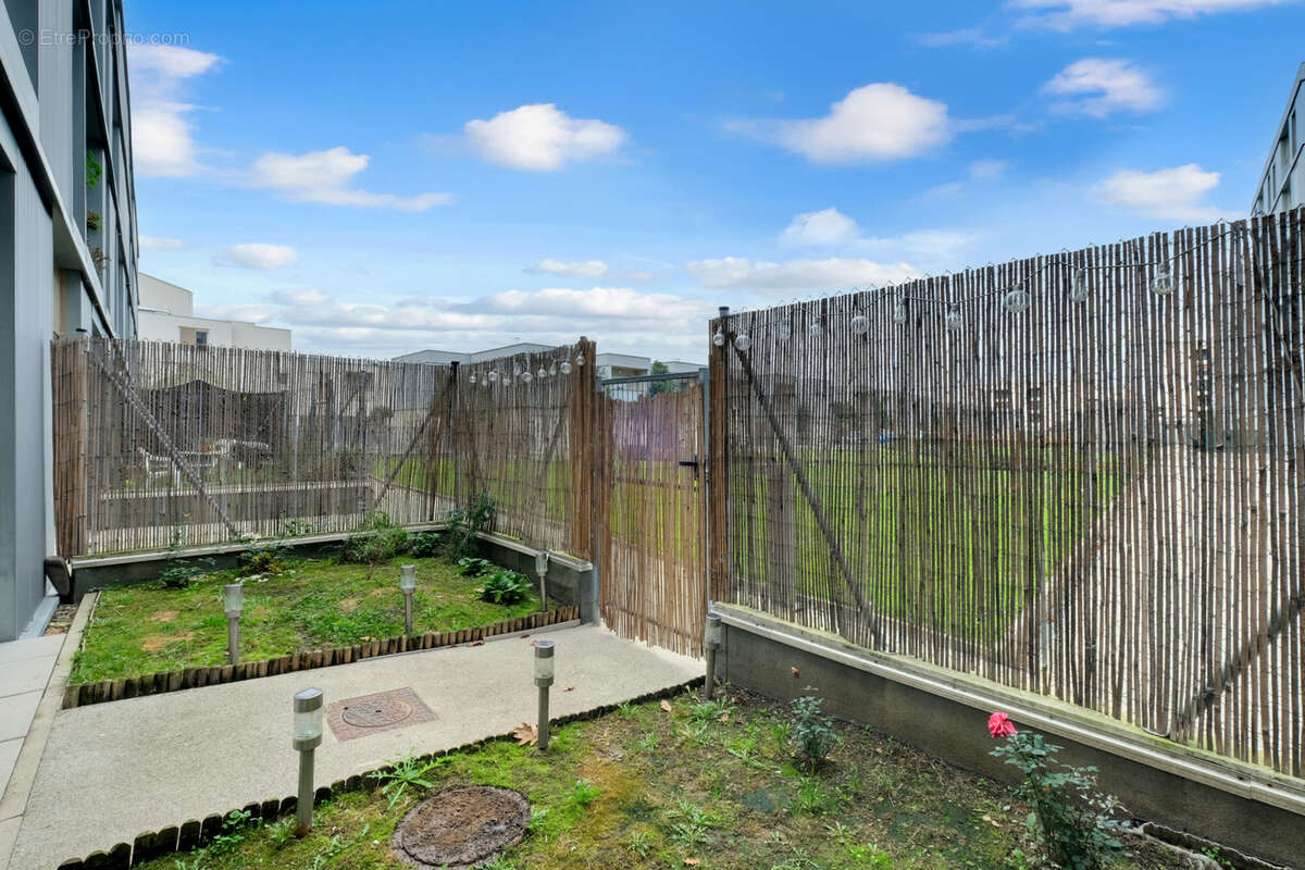 Appartement à BEAUZELLE