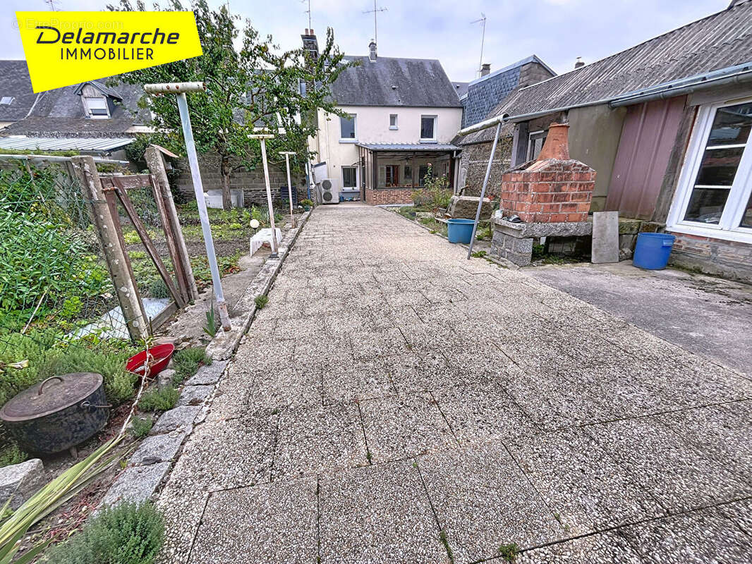 Maison à SAINT-HILAIRE-DU-HARCOUET