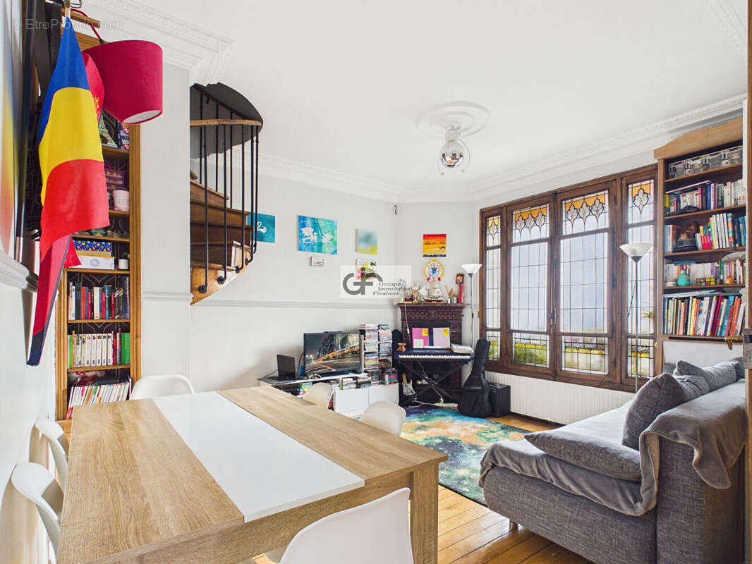 Appartement à PARIS-16E