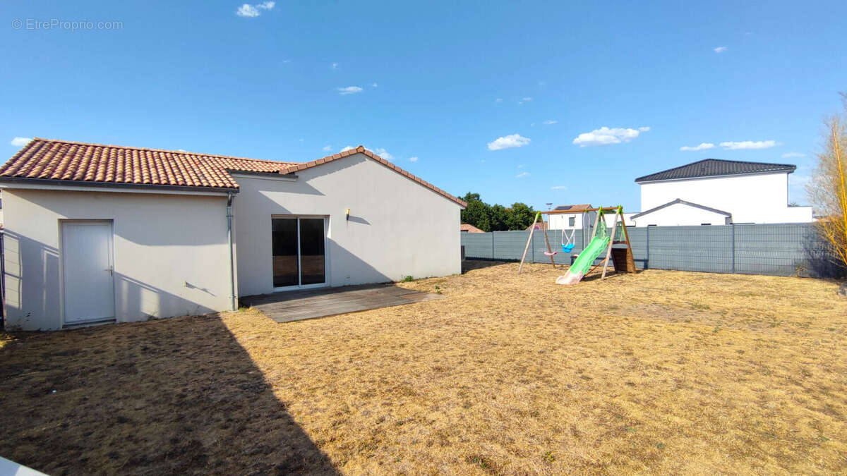 Maison récente, plain pied, 3 chambres, Garage - photo 11
