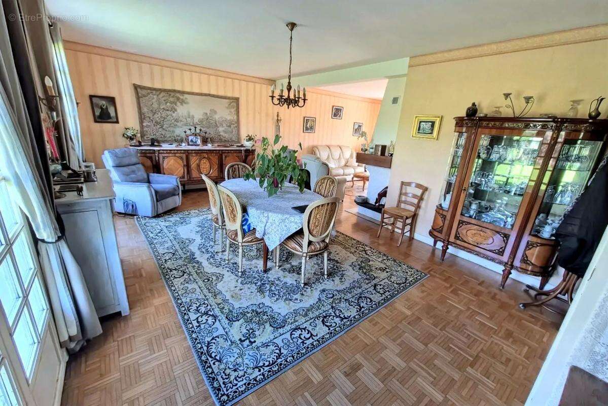 Maison à MONTGIVRAY