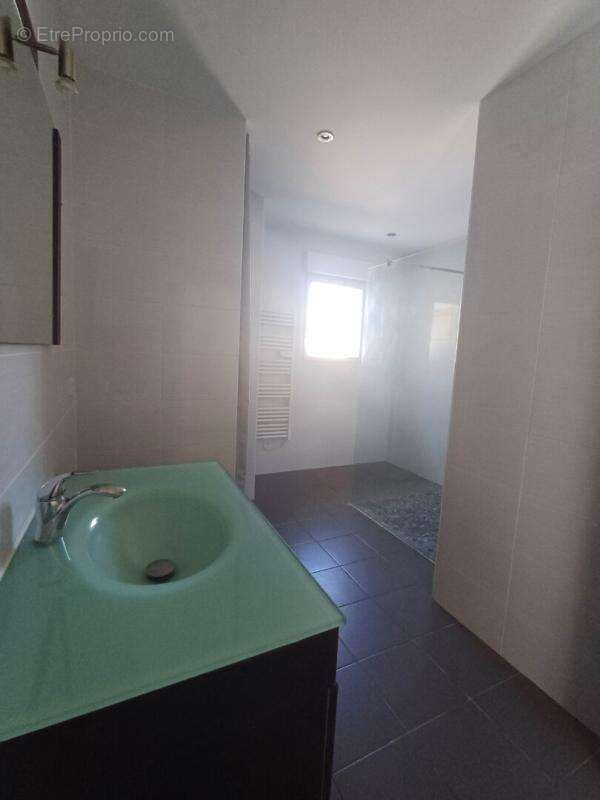 Maison à MONCETZ-LONGEVAS