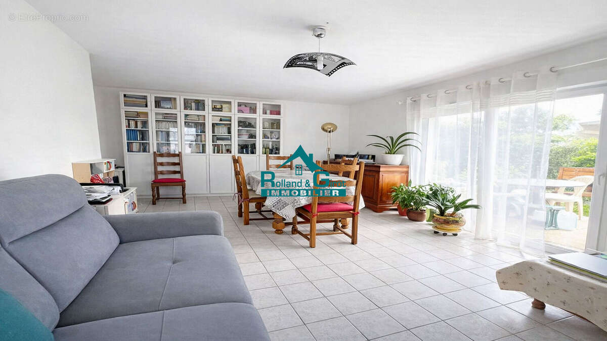 Appartement à LA MEZIERE