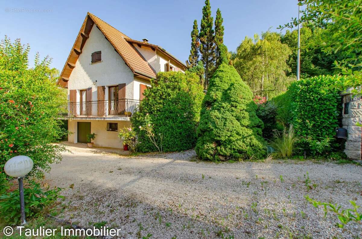 Maison T6 avec emplacement privilégié et beaux volumes - photo 3