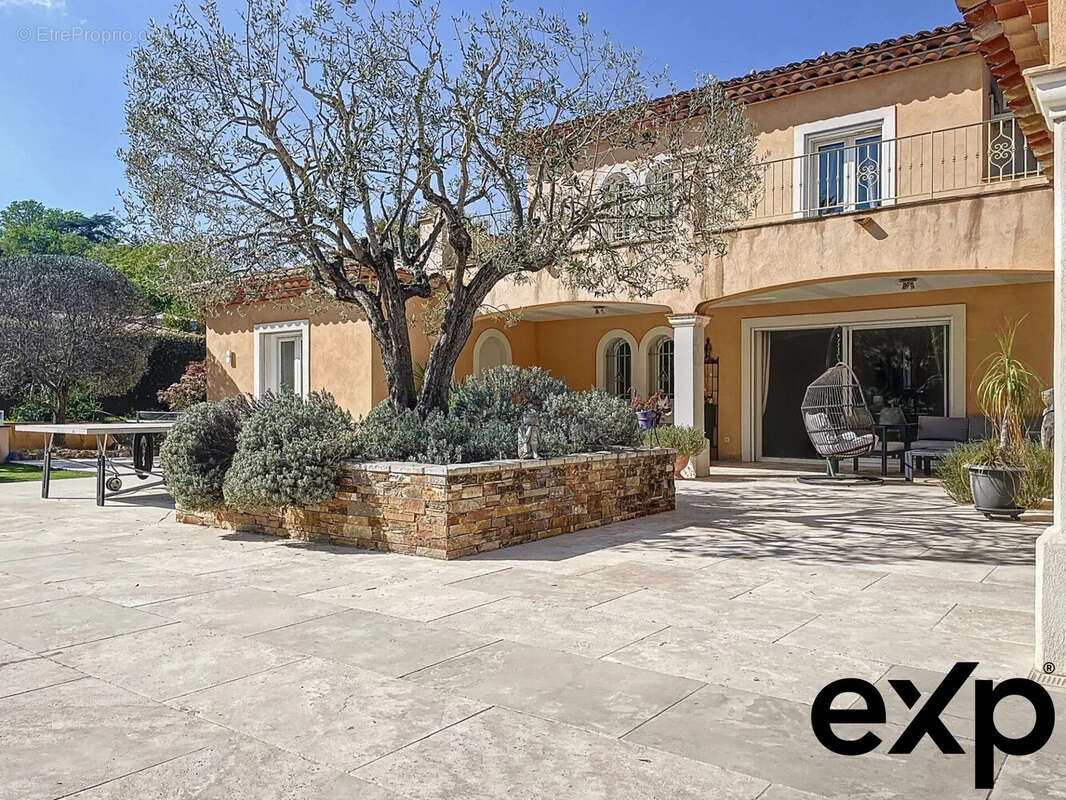 Maison à ROQUEBRUNE-SUR-ARGENS