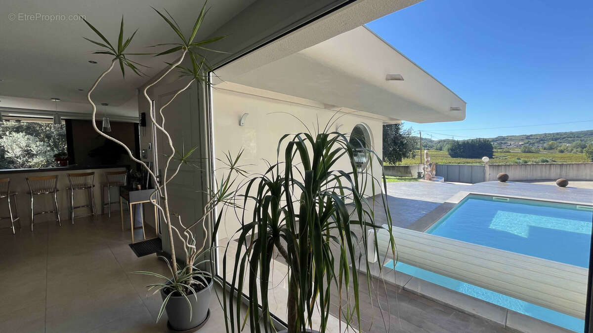 Maison à SAINT-MARCEL-DE-CAREIRET