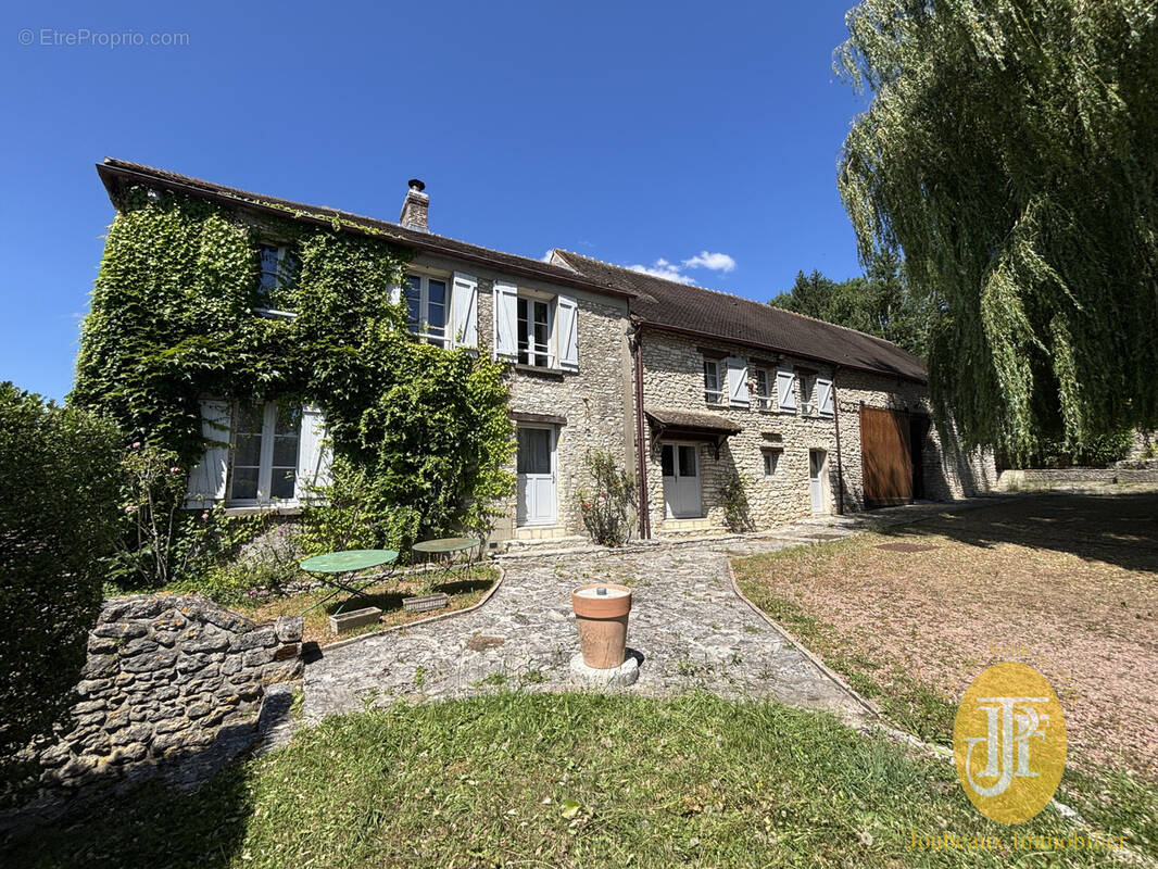 Maison à MONTREUIL-SUR-EPTE