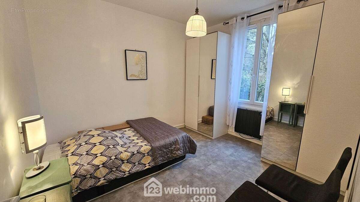 Une chambre de 11,32 m². - Maison à SAMOIS-SUR-SEINE