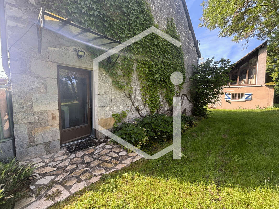 Maison à SURY-PRES-LERE