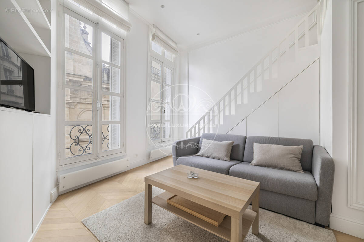 Appartement à PARIS-1E