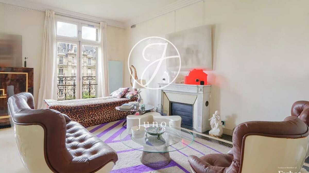 Appartement à PARIS-16E