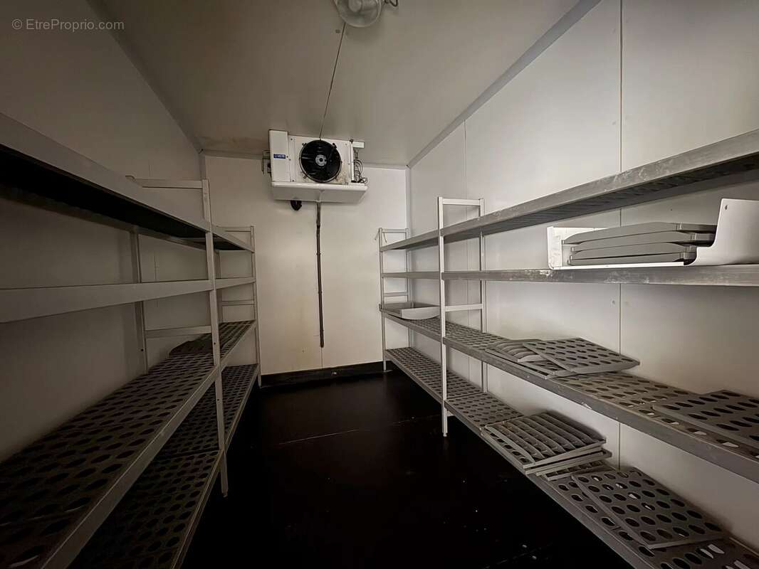 Commerce à LA SALVETAT-SAINT-GILLES