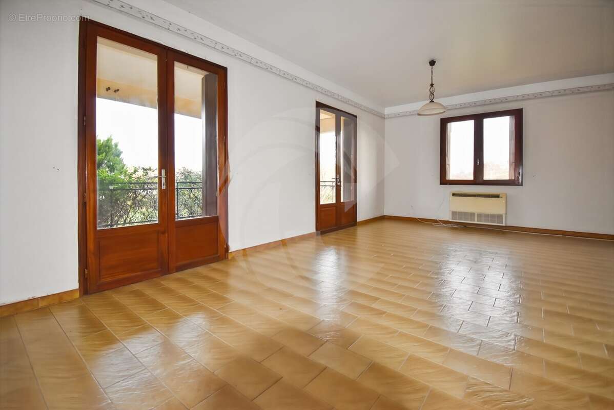 Maison à SAINT-ETIENNE-DE-TULMONT