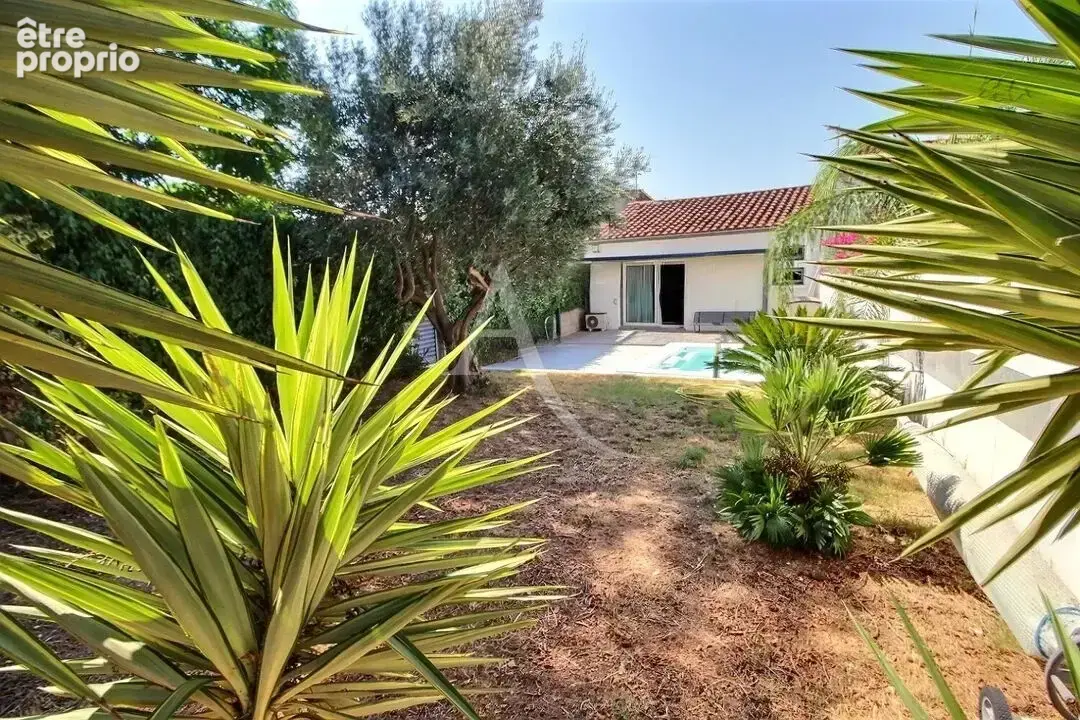 À vendre maison de village atypique avec piscine, terrasse et grand garage - photo 13