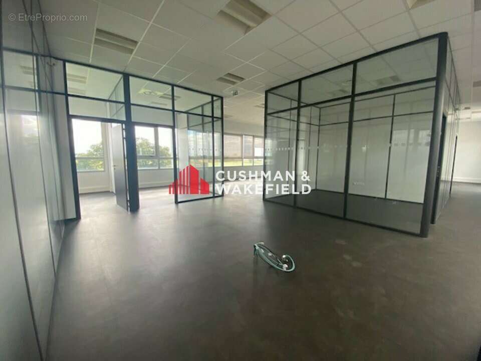 Commerce à SAINT-LYS