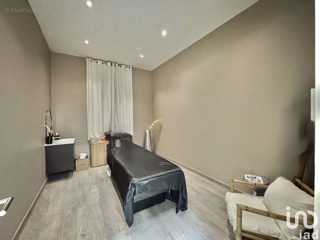 Photo 9 - Commerce à NIMES