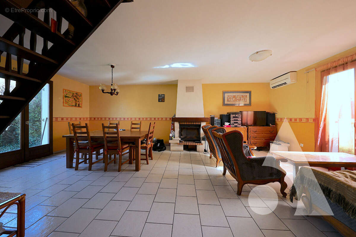 Maison à SAINTRY-SUR-SEINE