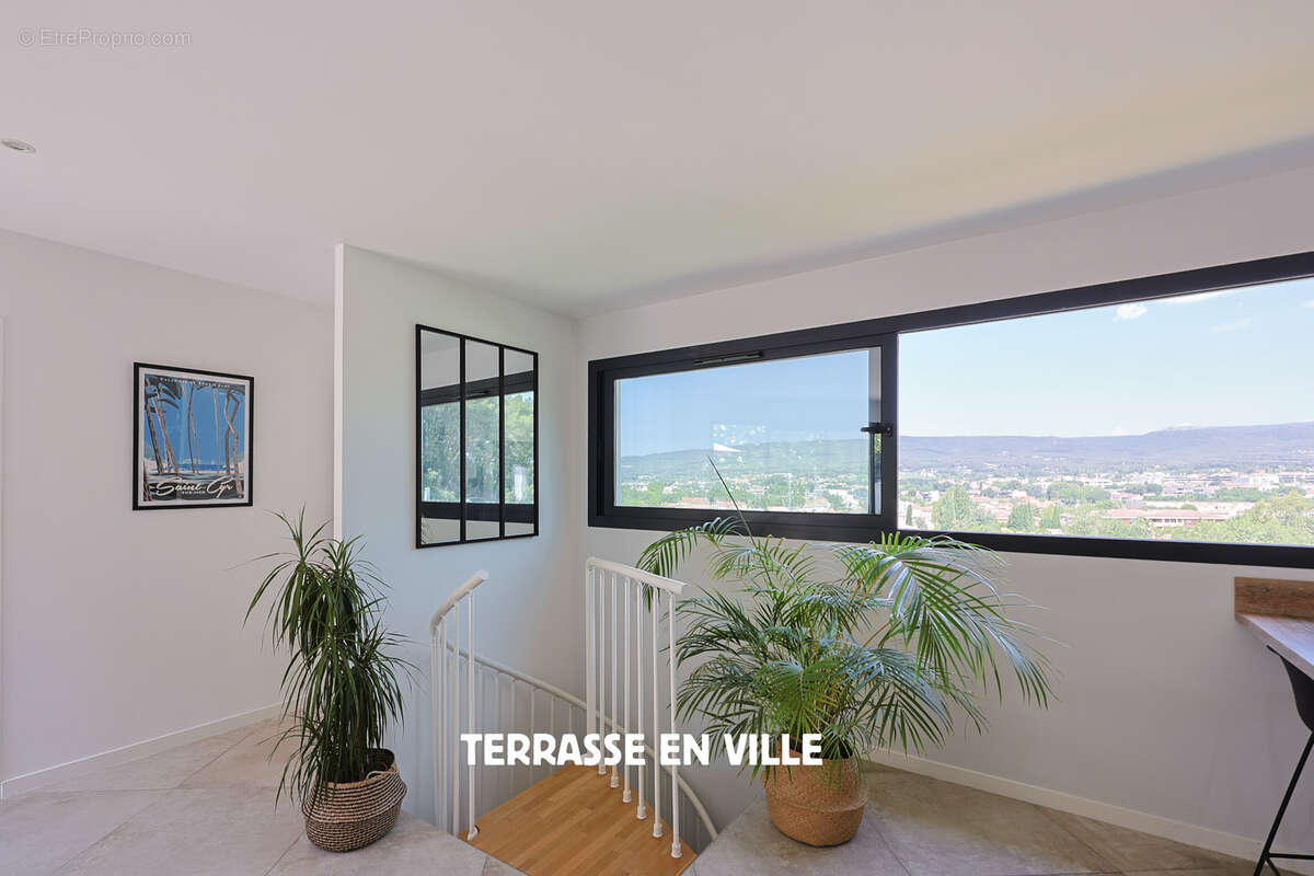 Maison à SAINT-CYR-SUR-MER