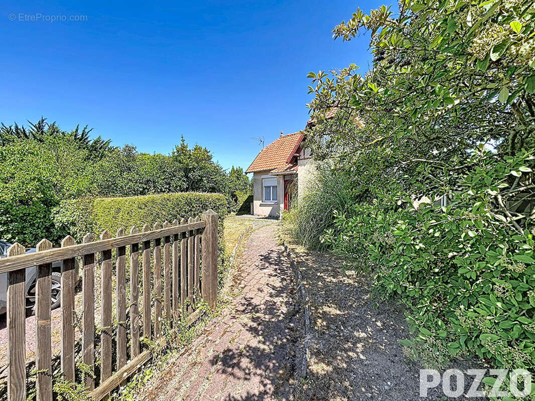 Agon Coutainville maison de type F3 de plain pied avec beau terrain constructible à détacher de 450 m² environ, logement indépen - photo 14