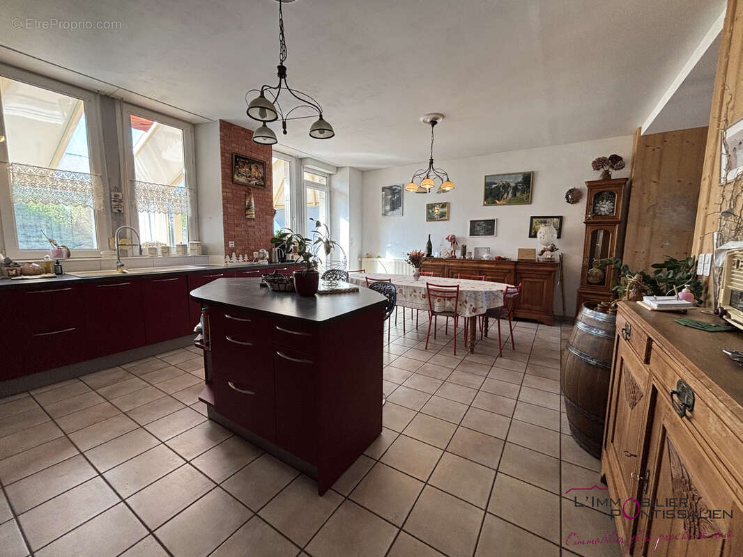 Maison de caractere - 200 m2 - longevilles mont d'or - photo 4
