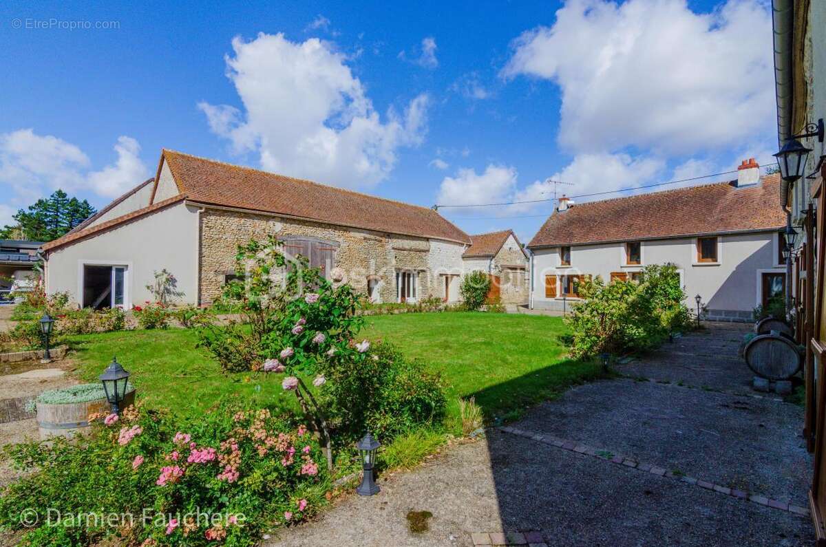 Incroyable POTENTIEL ! Splendide DOMAINE, ensemble immobilier au sein d’un ancien corps de ferme rénové, 340 m² habitables sur p - photo 24