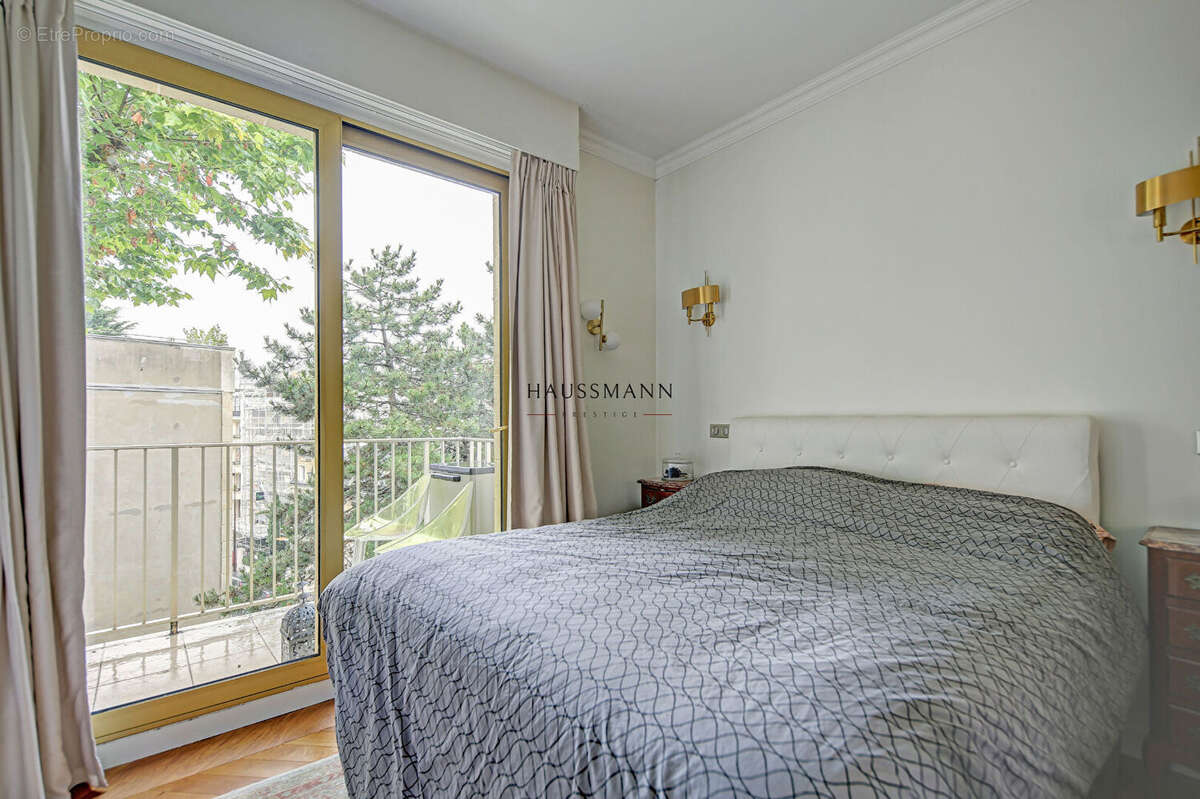 Appartement à NEUILLY-SUR-SEINE