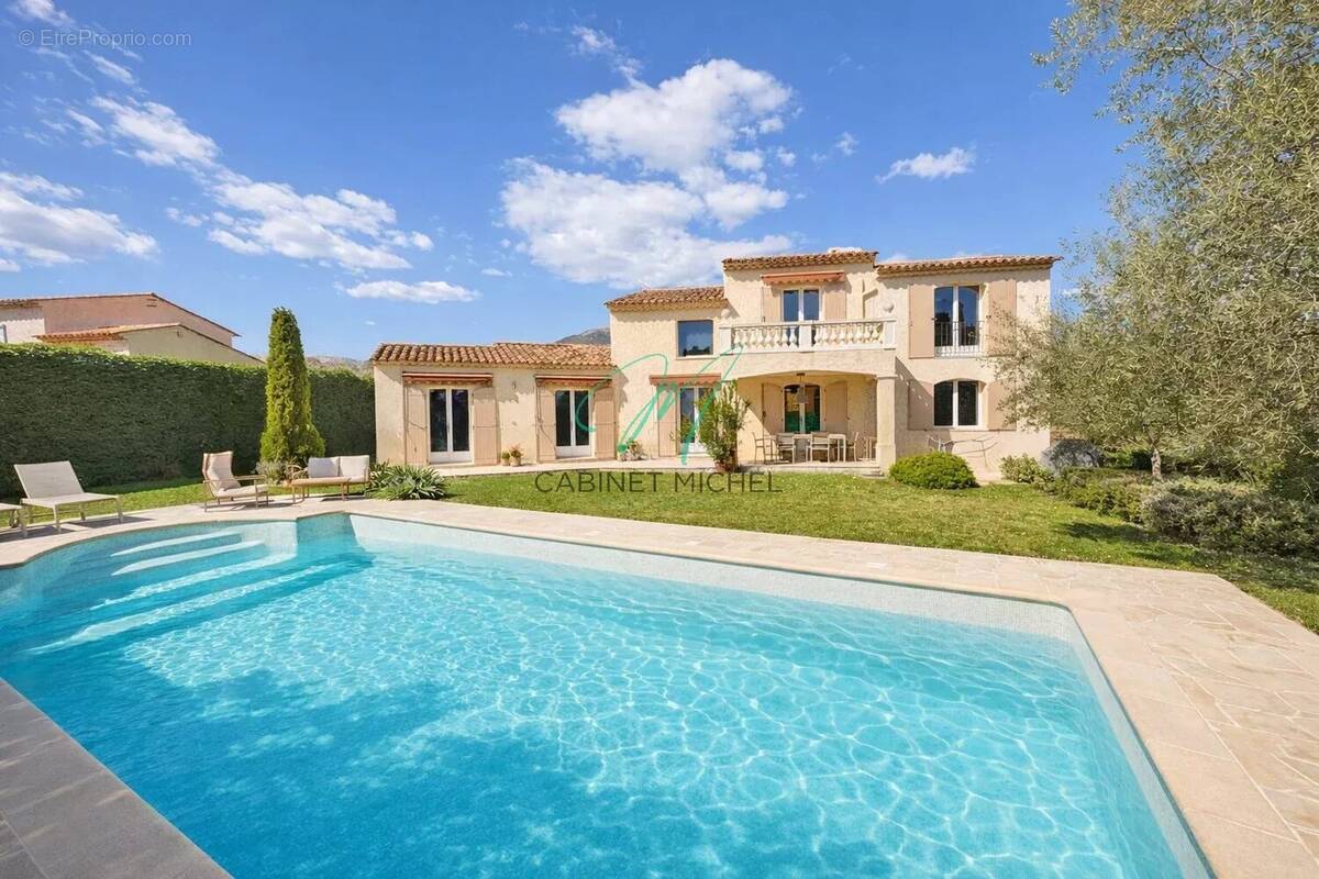 Maison à ROQUEFORT-LES-PINS