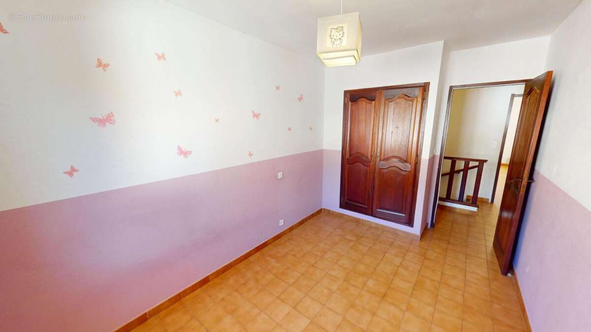 Le MUY, Maison de village 115m² avec grand garage et vie tout à pied ! - photo 7
