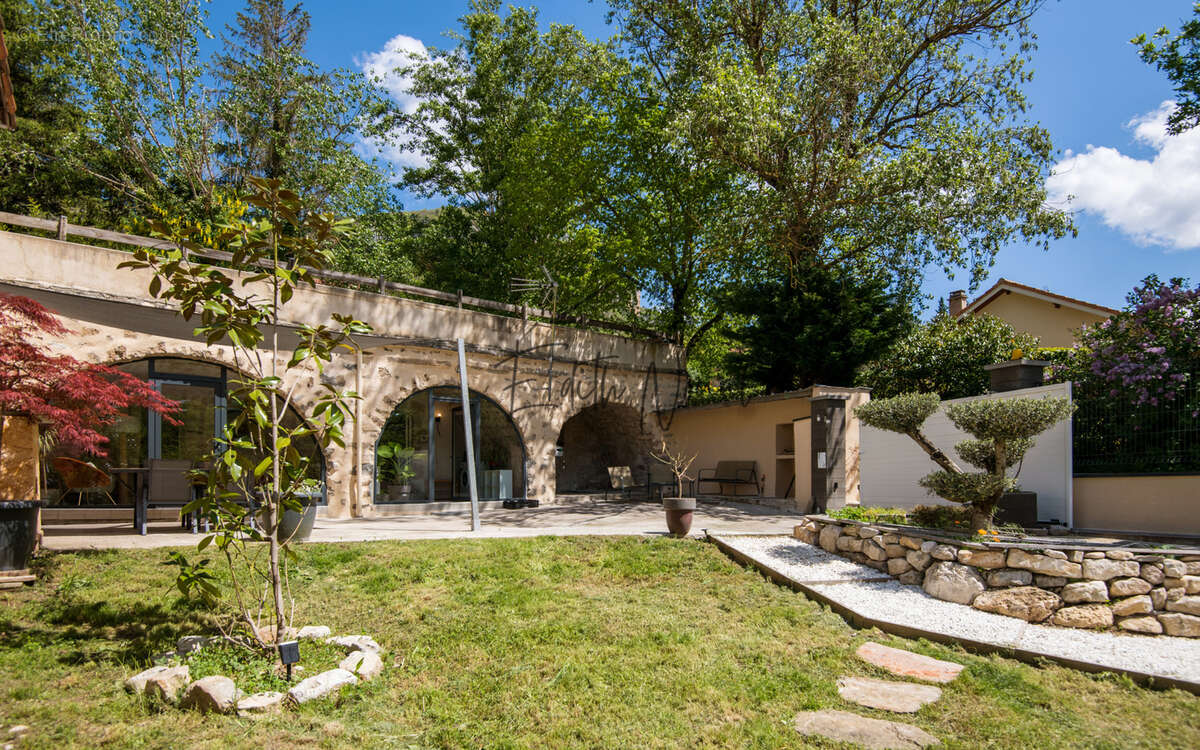 Deux logements, un coup de cœur à habiter et un loyer déjà en place! - photo 2