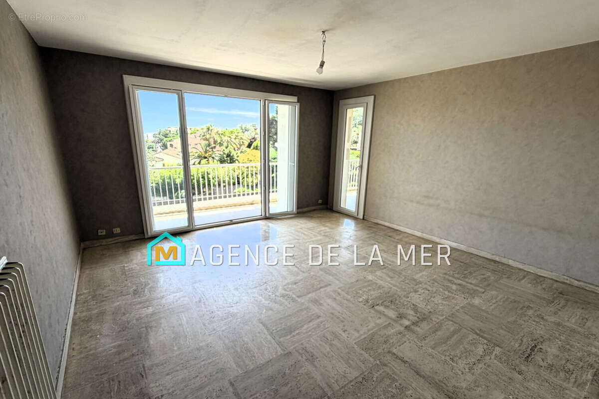 Appartement à MANDELIEU-LA-NAPOULE
