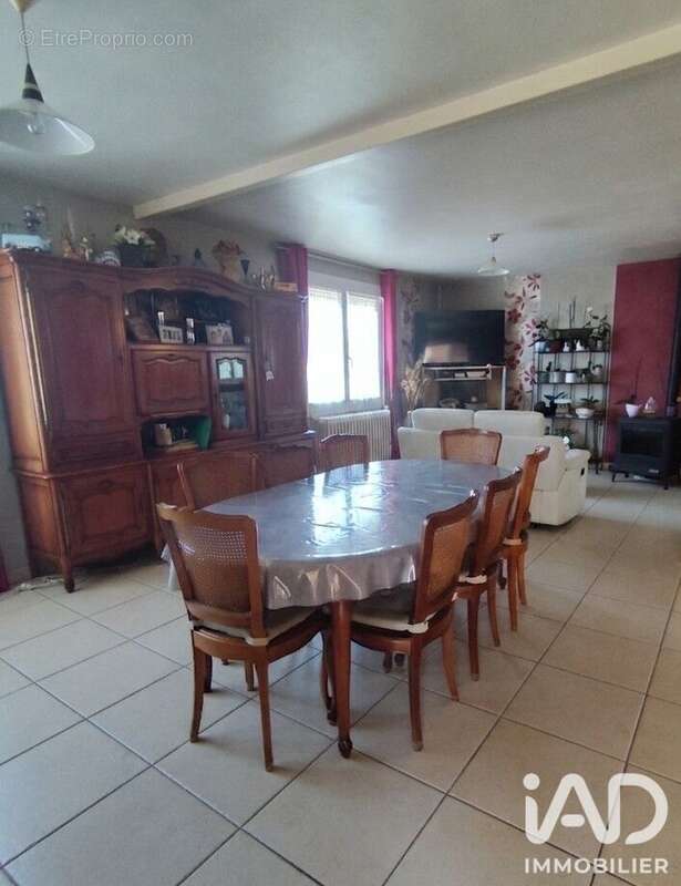Maison 110 m² à Sainte-Eanne  - photo 4