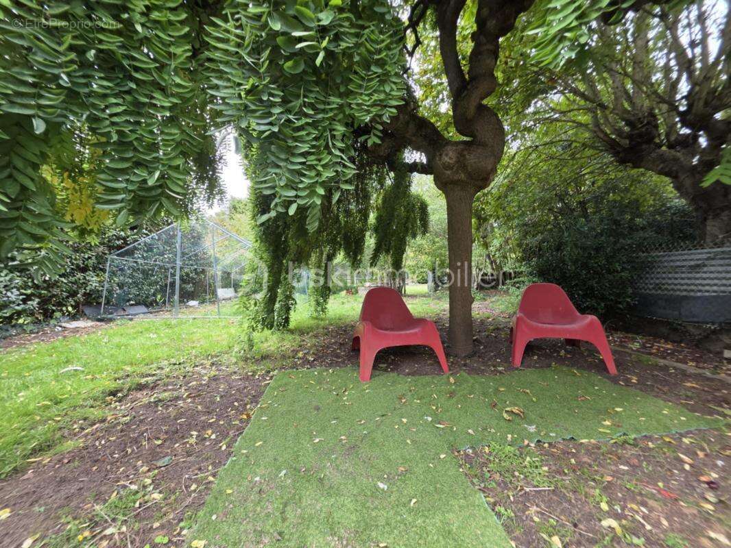 Maison à MONTCOURT-FROMONVILLE