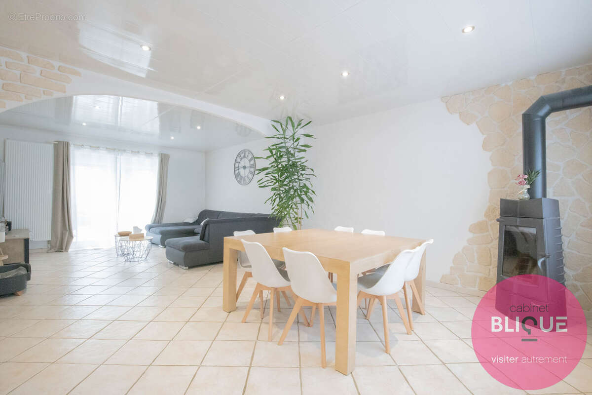 Maison à THEZEY-SAINT-MARTIN