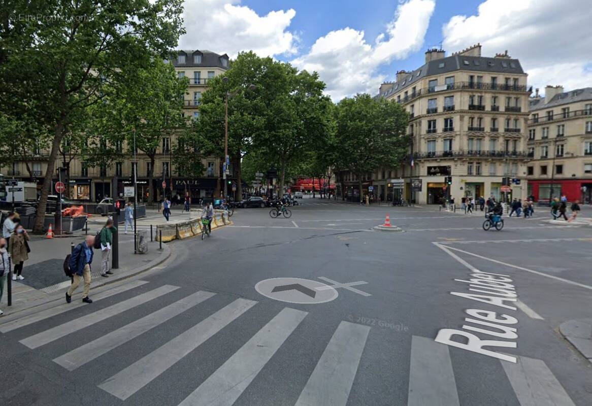 Autre à PARIS-8E